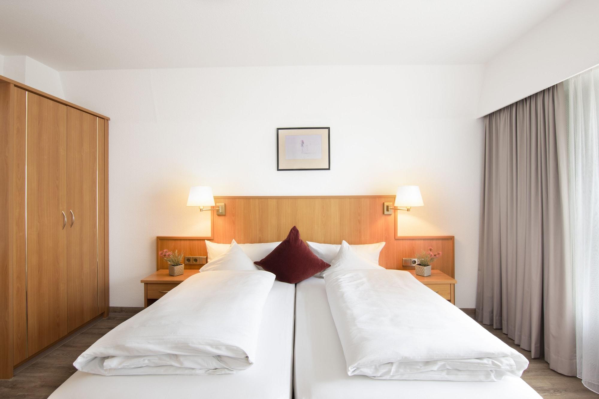 Best Western Queens Hotel Pforzheim-Niefern Exterior photo
