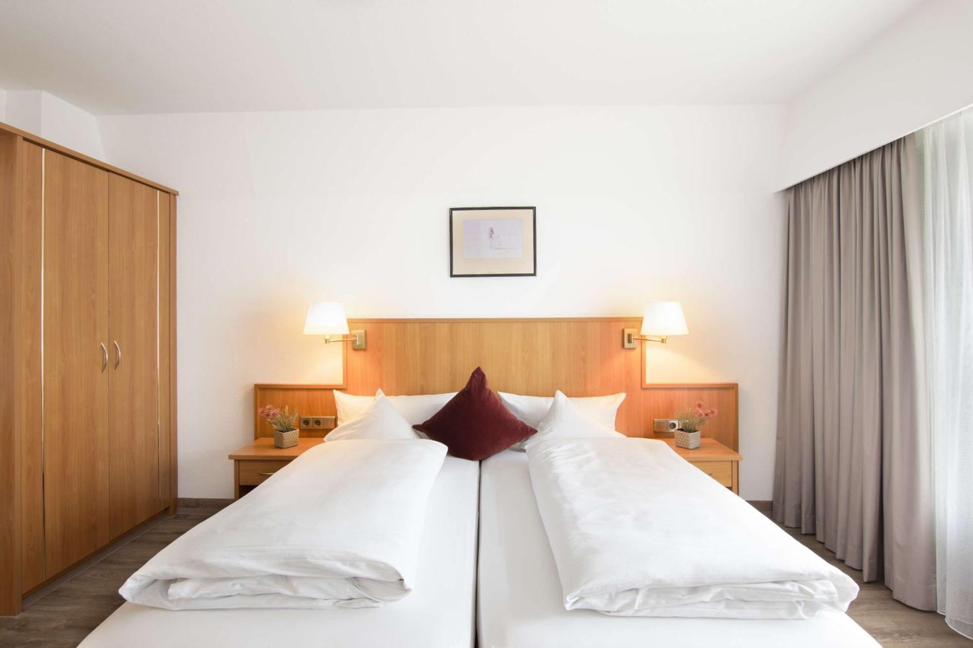 Best Western Queens Hotel Pforzheim-Niefern Exterior photo