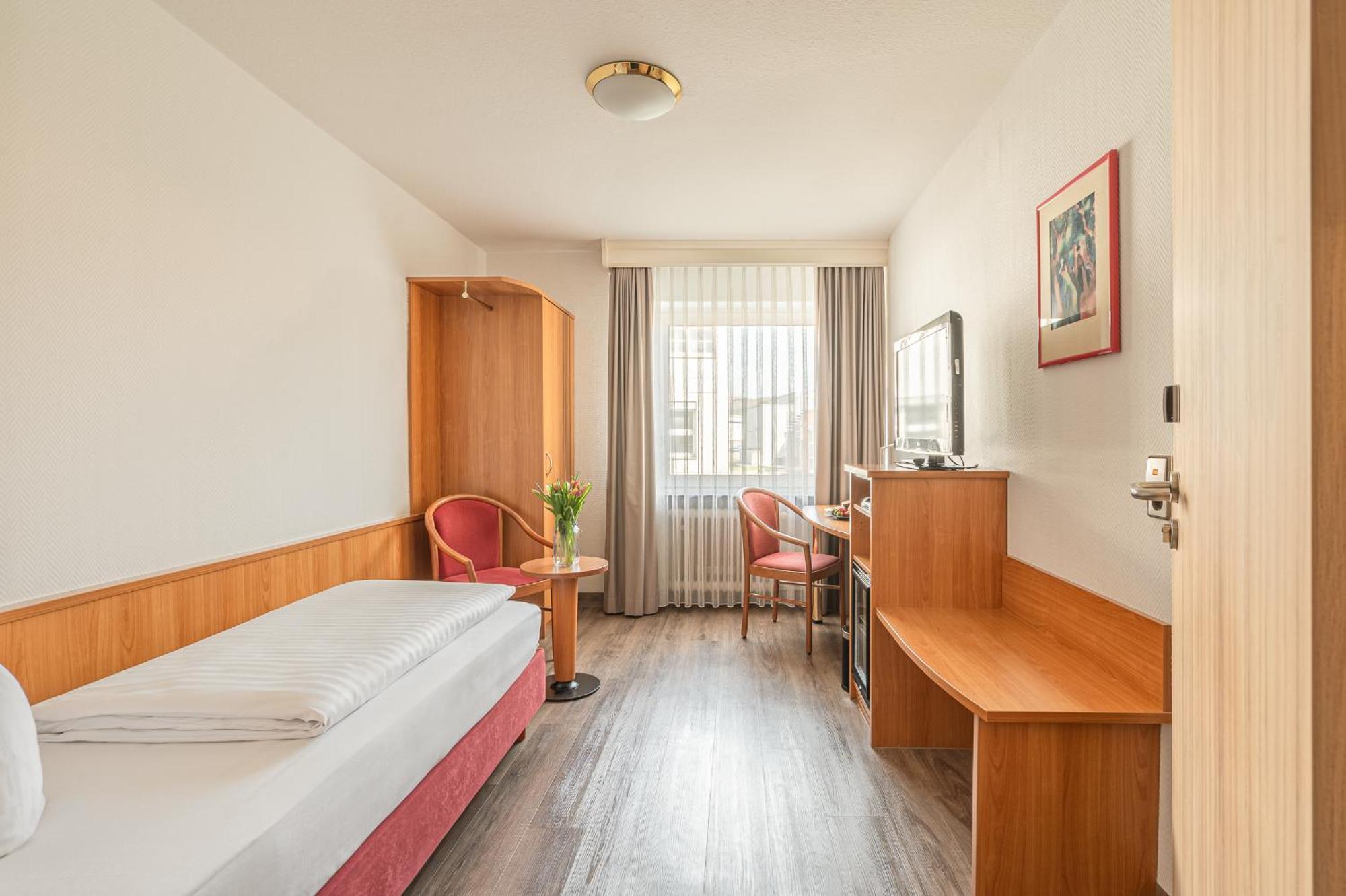 Best Western Queens Hotel Pforzheim-Niefern Exterior photo