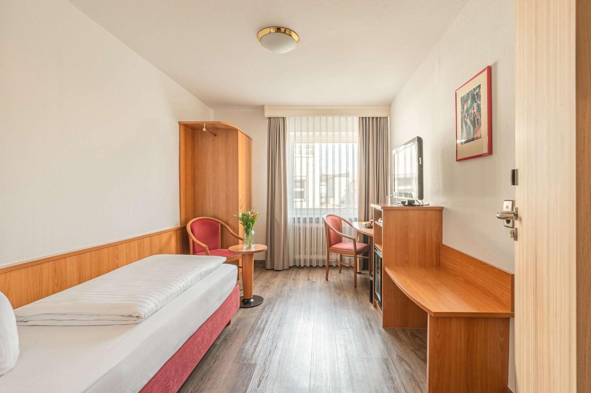 Best Western Queens Hotel Pforzheim-Niefern Exterior photo